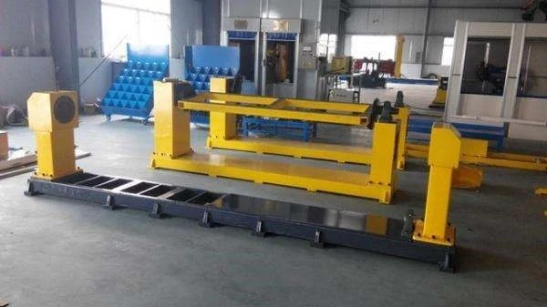 Single-axis servo displacement machine